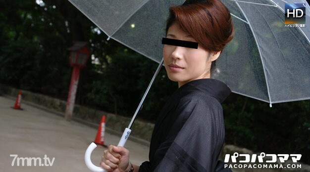 061412-668 一个美丽的寡妇，在哀悼中看起来很好